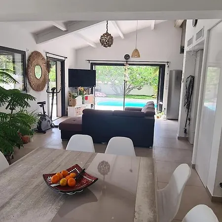 Au Calme Avec Piscine, 600 M De La Holiday home Saint-Raphael (Var)