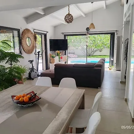 Holiday home Au Calme Avec Piscine, 600 M De La Saint-Raphael (Var)