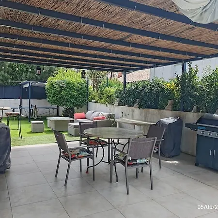 Holiday home Au Calme Avec Piscine, 600 M De La Saint-Raphael (Var)