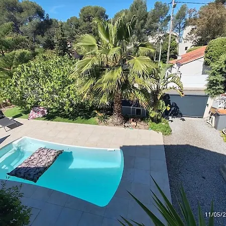 Au Calme Avec Piscine, 600 M De La Holiday home